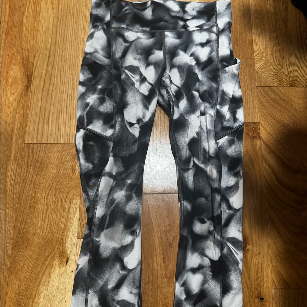 Lululemon Monochrome Patterned Capris - image 2